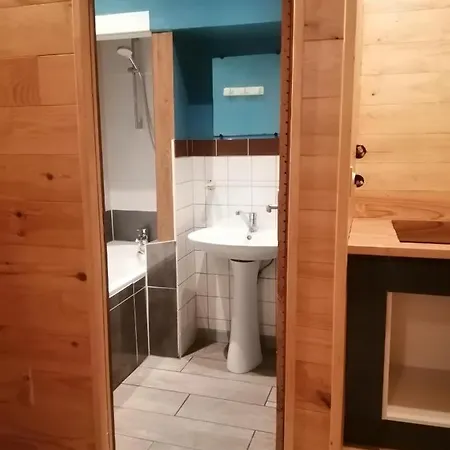 Au Centre De *